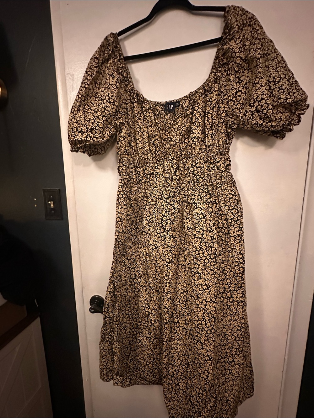 GAP Black and Cream Floral Puff-Sleeve Midi Dress